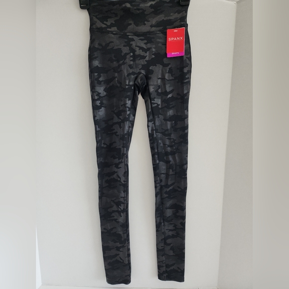 Spanx Womens Black Camo Faux Leather Slimming Leggings XS NEW shaping po… - Picture 1 of 10